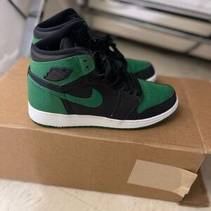 Jordan 1s Green and Black Athletic sneakers